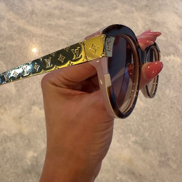 Louis Vuitton Tortoise Shell Sunglasses with Gold Accents - Picture 9 of 11